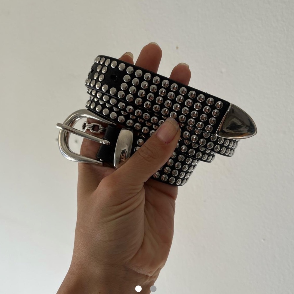 Barely worn! Iro belt- leather and silver- medium fit- smallest fit is 27 inches